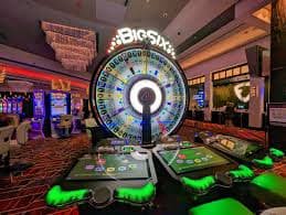 Ilustrasi permainan live casino dan slot di platform saldo123
